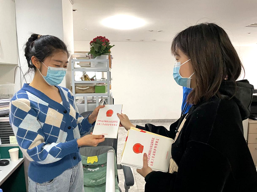 關(guān)愛(ài)女職工  情暖半邊天.png